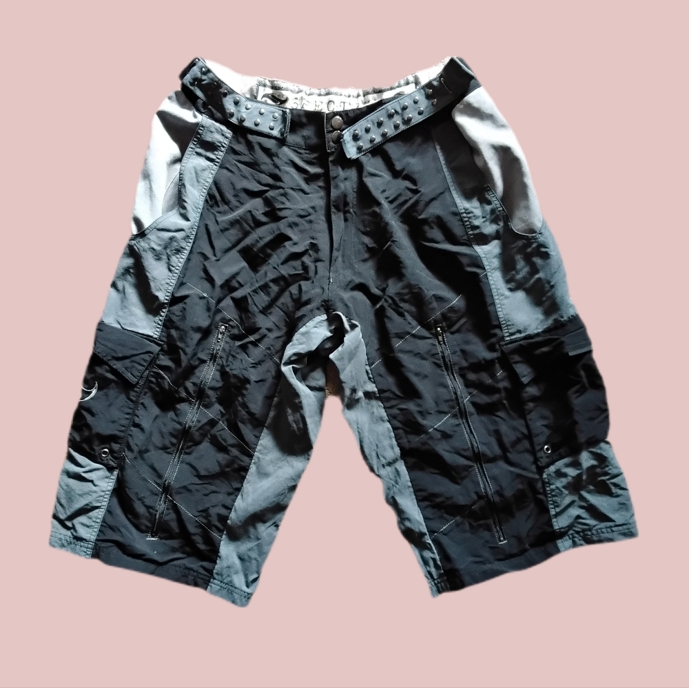 Spectrum Tech Wear Double Stiched Heavy Duty Cargo Shorts Size Large Long